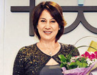 “巨肺歌后”甄妮获金针奖 直言歌手应多专注唱功