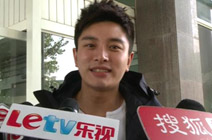 李小璐喜得爱女 贾乃亮现学洗尿布