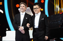盲人钢琴师搭档老外搞笑表演