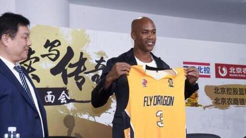 郭艾伦17分王哲林10分 辽宁94