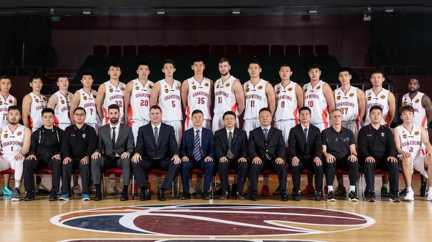 郭艾伦17分王哲林10分 辽宁94