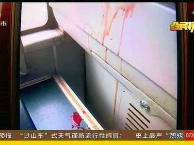 男乘客突发癫痫 张正华火速送医救治