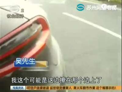 [视频]监拍保时捷撞绿化带翻转360度 车辆瞬间报废  