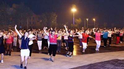 动动广场舞 一路惊喜 正面