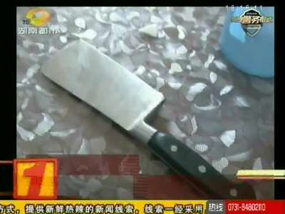 酗酒男子情绪失控 父母报警