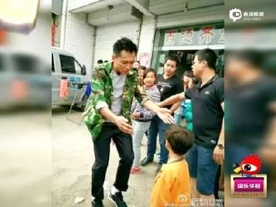 [视频]网友嘱咐刘烨上《爸爸3》注意儿子安全