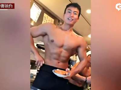 [视频]东京烤肉店放大招 猛男赤膊烤肉秀胸肌