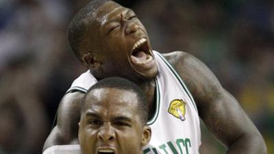 NBA-10日十佳球 库里逆天三分字母哥惊艳飞扣