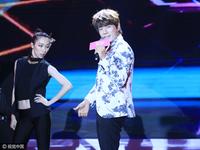 黄致列脱衣热舞狂撩妹