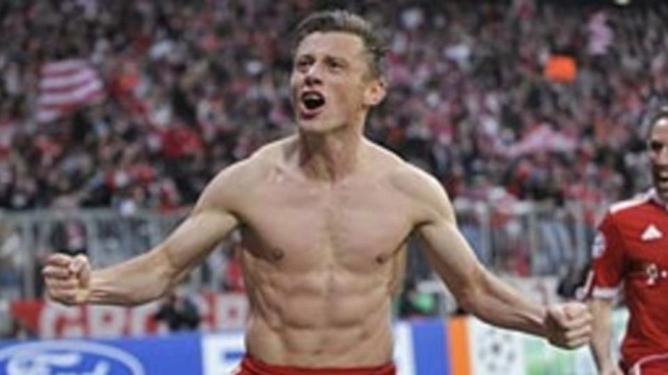 拜仁球迷们想他吗?7年前的今天奥利奇读秒绝杀曼联(图1) 拜仁球迷们想他吗?7年前的今天奥利奇读秒绝杀曼联