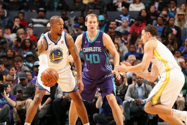 库里缺席的第一场比赛,杜兰特和汤普森带队取