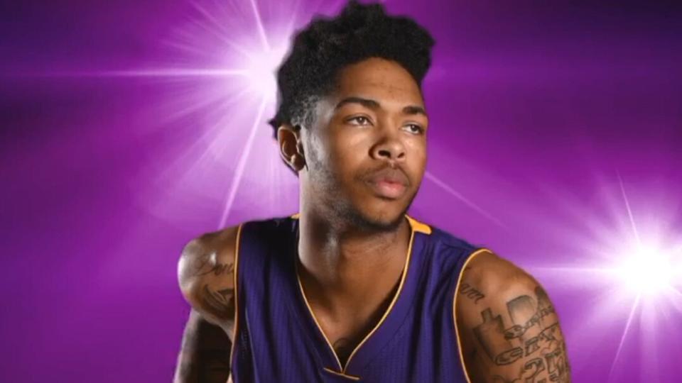 英格拉姆外线稳定输出关键时刻屡建奇功