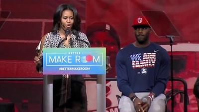 詹姆斯造访阿克伦大学 携奥巴马夫人献励志演讲