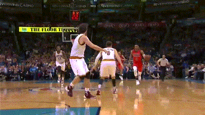 gif-谁更残暴?威少弗老大暴扣对比