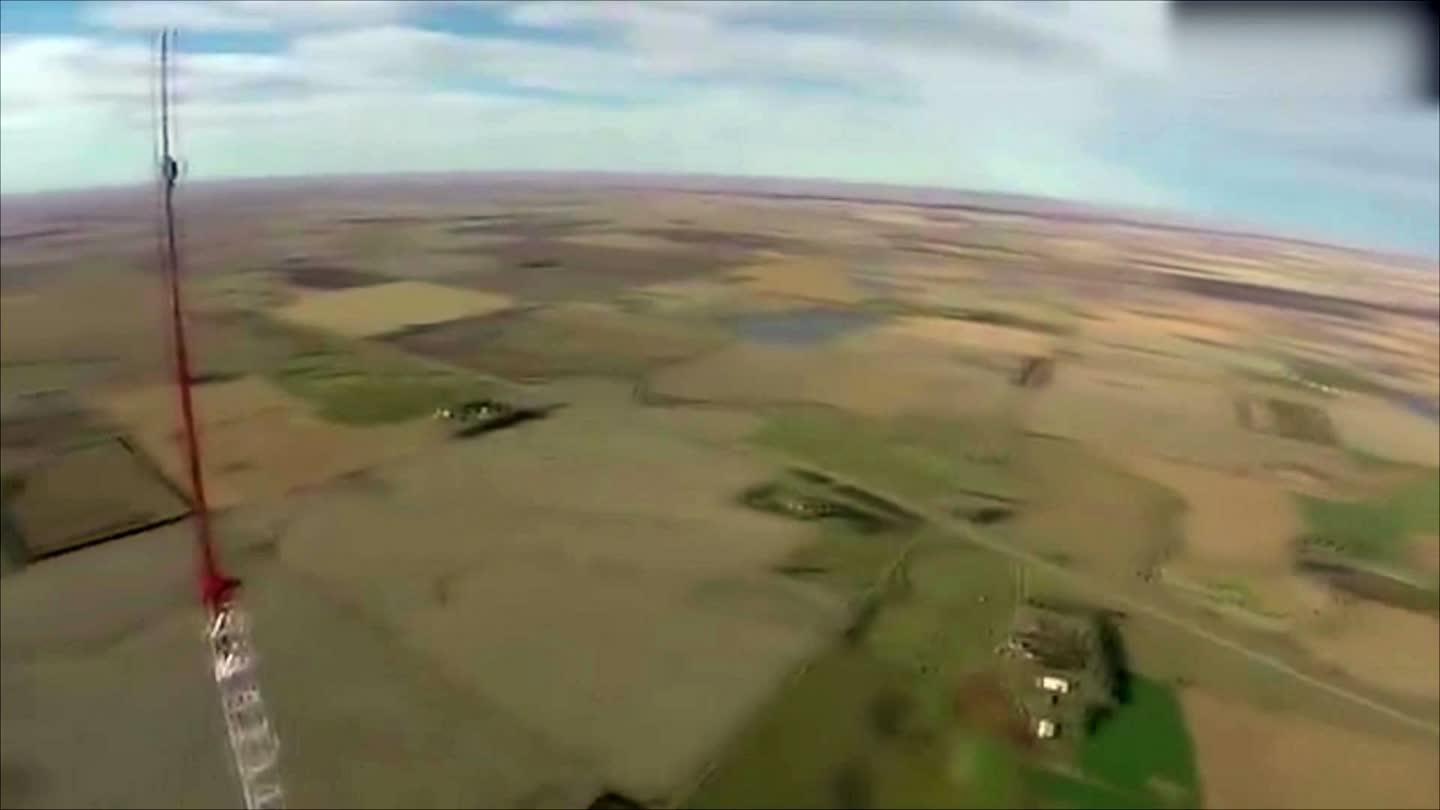 本想和宠物一起做瑜伽 奈何我家狗子老是想上我