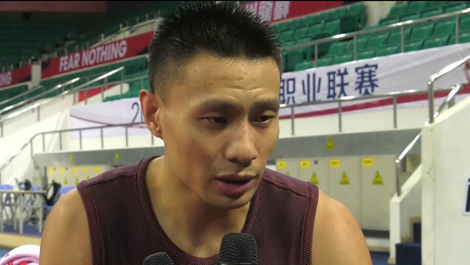 郭艾伦17分王哲林10分 辽宁94