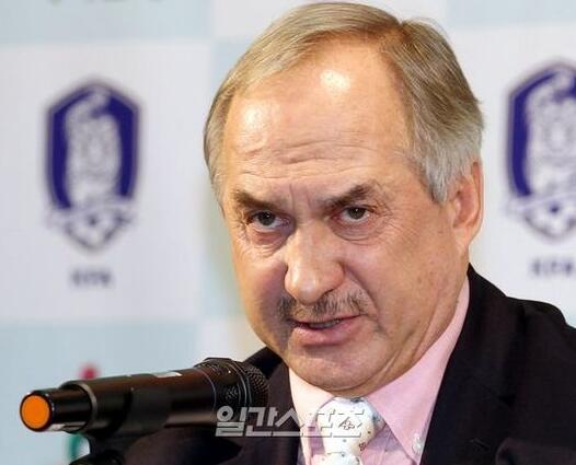 韩主帅:裁判或成比赛主角 对粗暴的中国足球有准备