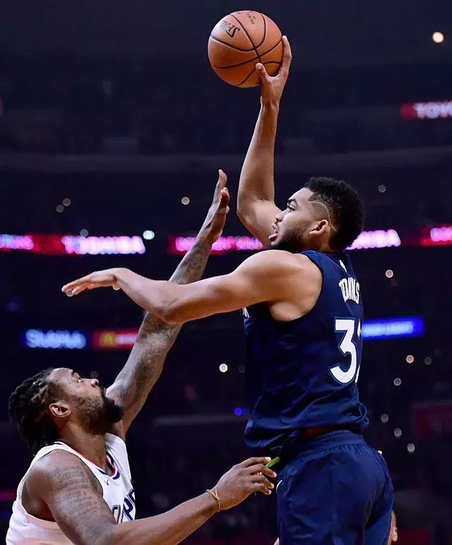 9连败!4连败!快船离季后赛越来越远!今夏砸的