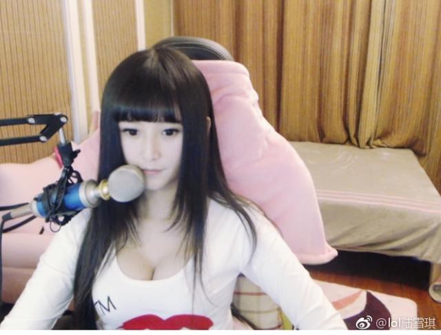 LOL陆雪琪人气凋零深夜痛哭,网友:除了胸大之外还是比不过Miss,LOL陆雪琪人气凋零深夜痛哭,网友:除了胸大之外还是比不过Miss