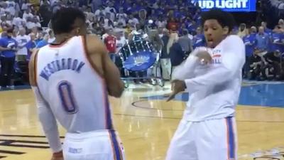 走在时尚前沿!威少皮衣皮裤潮范儿入场引关注