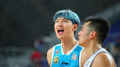 王哲林谈为何不去NBA:新赛季目标季后赛