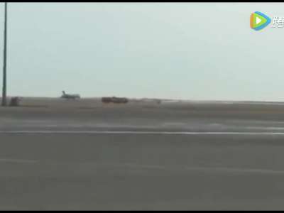 [视频]实拍哈萨克斯坦客机迫降 机头铲地滑行30米