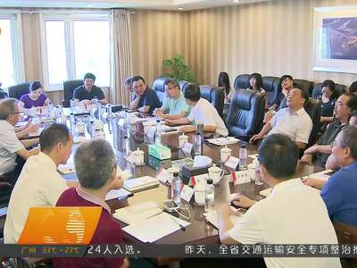 “湘江，这一年”座谈会在长沙举行 传统文艺副刊与新媒体融合创新