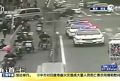 [视频]上海孕妇街头临盆 民警群众合搭人墙遮挡
