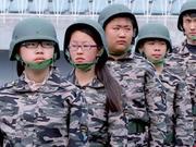 集体拉练睡成一片