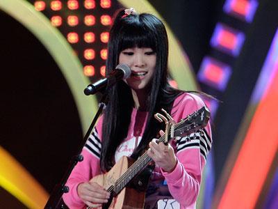 萌妹子即兴神曲讽刺韩红  环卫工人引全场起立欢呼