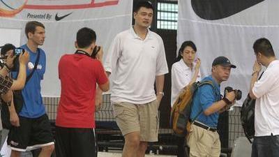 姚明畅谈开办篮球学校意义 青少年从中学会担