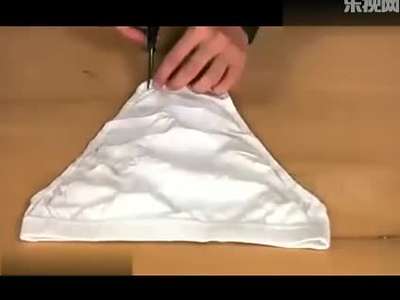 <em>美女</em>扒<em>胸罩动态图</em>:美女让帅哥摸:解开<em>美女胸罩动态图</em>