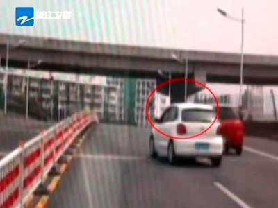 [视频]宝马女致3车碰撞否认撞车 记录仪还原真相