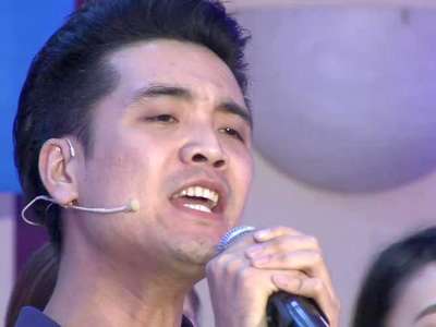 大师兄<em>翻唱</em>《<em>春泥</em>》美女围簇 发音美妙惹缪杰