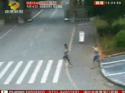 永州：路人勇擒持枪劫匪