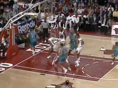 骑扣尤因居首!蝙蝠侠皮蓬生涯十大扣篮